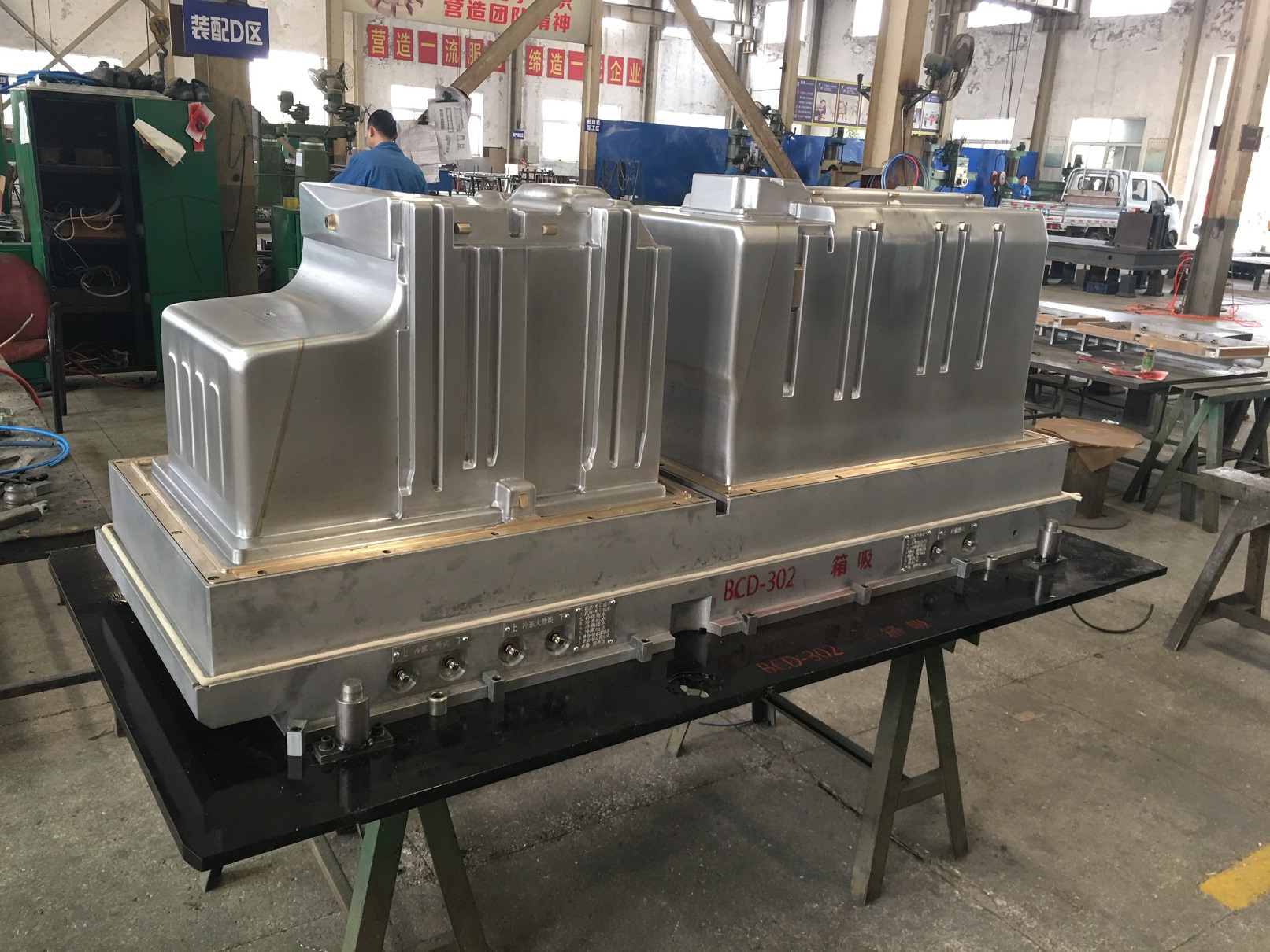 Cabinet inner-liner thermoforming mold